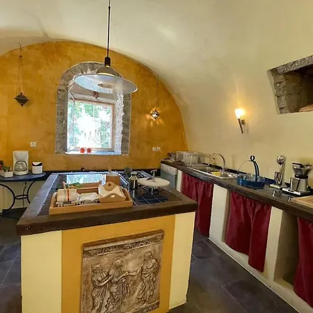 Vincenzo's In A Tower/ Brown Apartment *